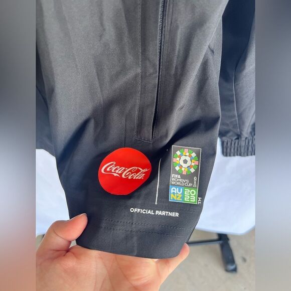 Adidas FIFA Women’s World Cup 2023 Wind Breaker size Small (oversized) - Picture 3 of 6